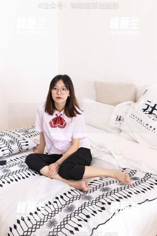 BoBoSocks袜啵啵 - 写真界的反常识：小甜豆的两双丝袜叠穿，让我欲罢不能