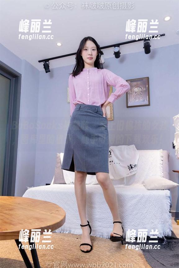 BoBoSocks袜啵啵 - 穿上旧棉袜的女孩，图库里的稚予，随手可得的下载欢乐！