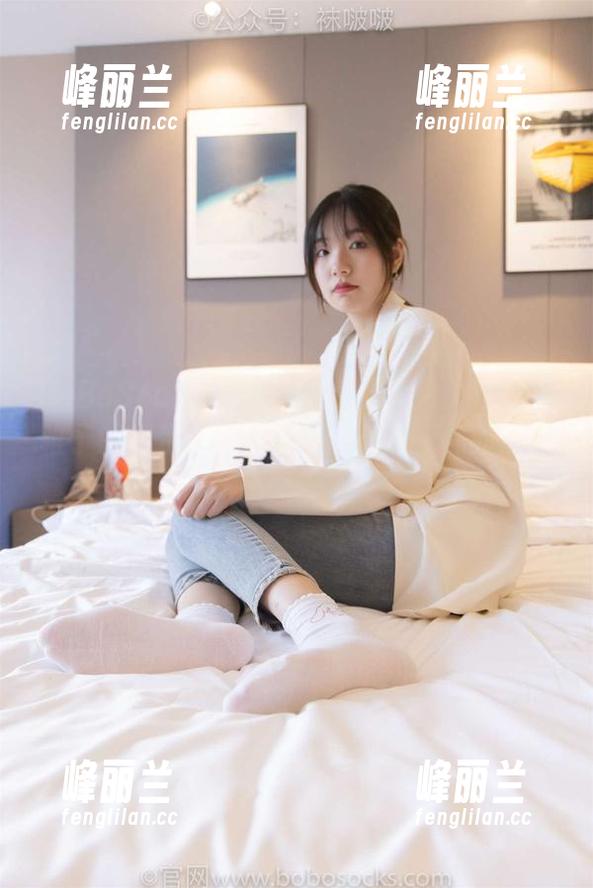 BoBoSocks袜啵啵 - 免费图片大放送：稚予的裸足涂白色指甲油，点亮你的心情！