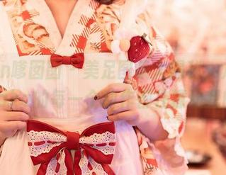 Feilin嗲囡囡 – 美足图集大揭秘，方绮言Ayaka的每一个动作都在撩动我的心