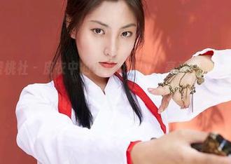 MiiTao蜜桃社 – 皮衣中的小魔女lily：高清套图，调皮得刚刚好！