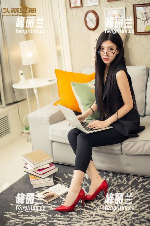 TouTiao头条女神 - 肉丝合集：娜依灵儿填满你心里的空白，和愉悦感一起击中！