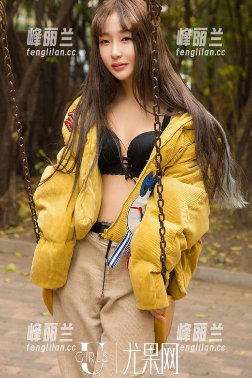 UGirls尤果网 - 看白熙萌戴眼镜的写真，简直让我怀疑人生——网盘就是她的私人展览？