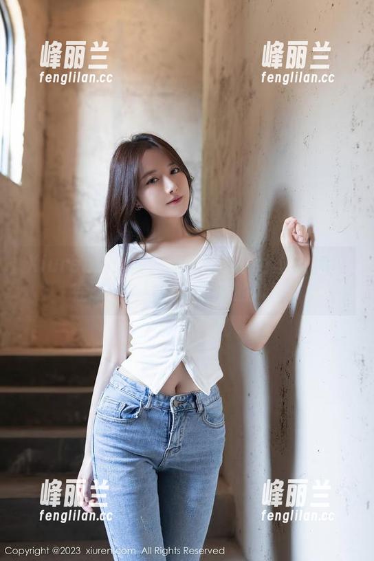 Xiuren秀人网 - 定制写真：小沫琳如何在职业装中找到自己的风格？