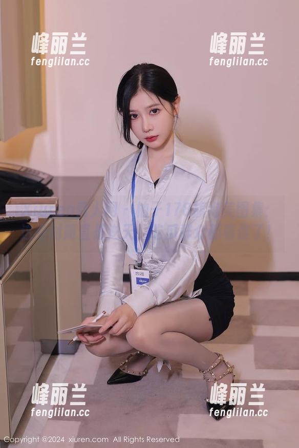 Xiuren秀人网 - 柚子178旗袍美图集：这身材简直是逆天，吃瓜群众都看傻了！