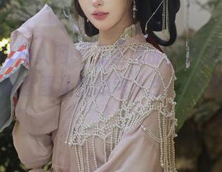 Xiuren秀人网 – 无圣光的世界里，爱酱里的礼服套图让我思考人生……真有意思！
