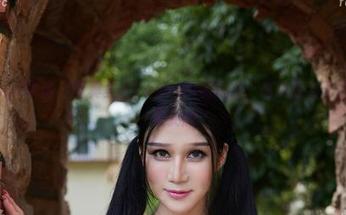 YouWu尤物馆 – 写真里的FoxYini孟狐狸：高跟鞋与无圣光的完美交融
