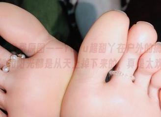 微密圈 – 免费原图——YuYu超甜丫在户外的搞怪时刻，感觉她和阳光都是从天上掉下来的，真是太欢乐了！