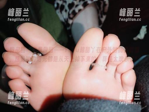 YuYu超甜丫 微密圈 - 免费原图——YuYu超甜丫在户外的搞怪时刻,感觉她和阳光都是从天上掉下来的,真是太欢乐了!