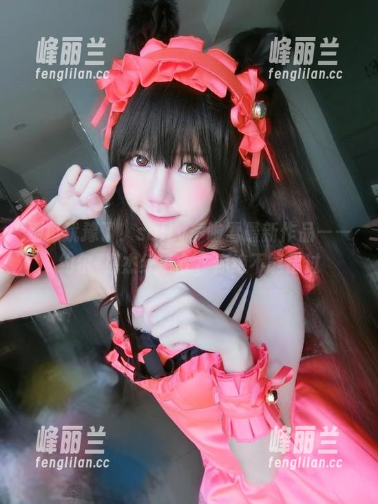 别再犹豫了！sally多啦雪最新作品——约尔·福杰红毛衣，你绝不能错过