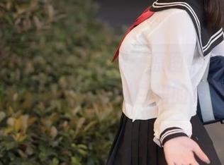 yuuhui玉汇最新白裙：原图中那抹清新，仿佛能让我闻到白裙的香气…