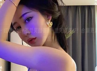 微密圈 – 红色内衣+不爱笑的赛琳=想哭的美好！合集更新，快来围观！