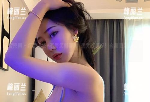 微密圈 - 红色内衣+不爱笑的赛琳=想哭的美好！合集更新，快来围观！