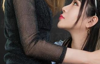 丽柜 – 想看Vicky的奶牛写真？别忘了下载，心跳不止！