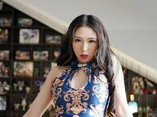 嗲囡囡 – Emily尹菲说：牛仔裤是我的最爱，这图包的售价能不能打个折？