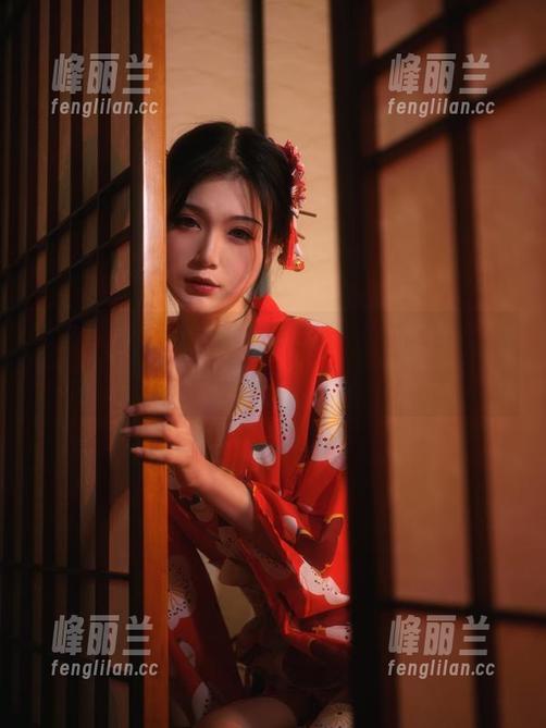 大梨子不是御姐短裙写真集更新，感觉我又要被她的魅力圈粉了！