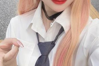 大肉丸Amiee的白衬衫原图合集——谁能想到白衬衫也能这么撩？