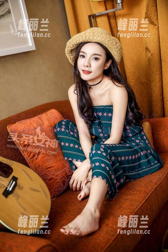 头条女神-语溪 头条女神 - 语溪职业装全集大公开:让你在办公室也能沙雕放飞自我,赶紧下载!