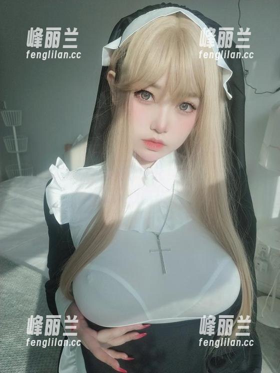 看！女主K在瑜伽服中化身女神，图片合集让人心向往之！