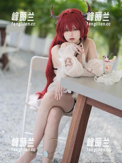 小仓千代w的纯白美图更新，简直像梦一样飘逸，真想飘到那世界里去。
