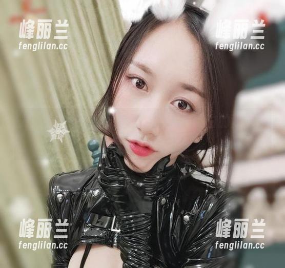 小玉吃果冻 微密圈 - 小玉吃果冻的作品集:纯白的背后,有点小调皮