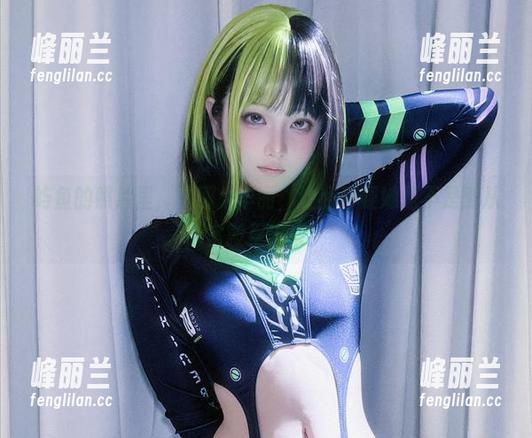 屿鱼的照片里，礼服太华丽，让我怀疑她是不是刚从宫殿里出来！