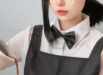 泳池冷却，布丁大法用cos作品点燃热度