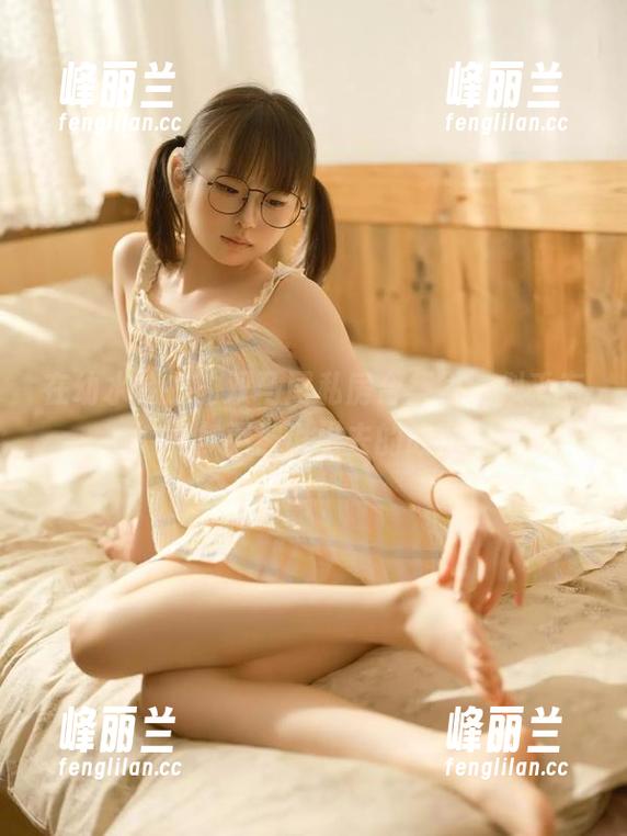 在幼水铃衣的双马尾私房合集里，似乎有更多不被说出去的故事