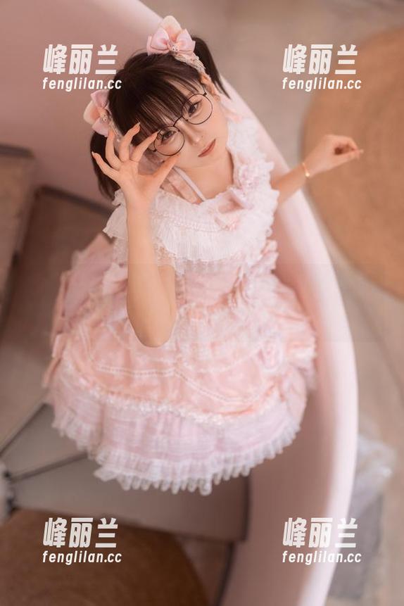 幼水铃衣的瑜伽写真集，又更新啦！这一组感觉有点神秘……