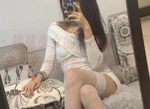 微密圈 – 提袜少女的定制写真系列，微信朋友圈里的那一抹神秘。
