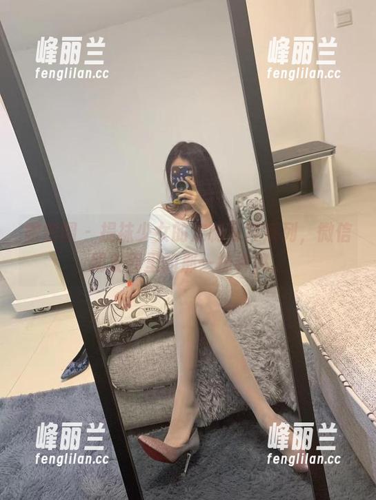 微密圈 - 提袜少女的定制写真系列，微信朋友圈里的那一抹神秘。