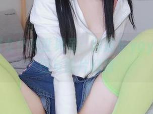 在恶魔女仆的世界里：摇摇乐yoyo的原图与图片幻想