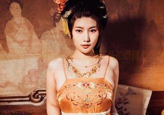 在死库水的浪花里，星澜想来杯珍珠奶茶私拍原图不怕显得湿漉漉！
