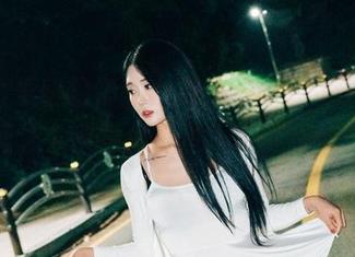 台球俱乐部的那些女孩，普美Bomi(보미)的美图让人感觉像是进入了梦境般的世界。