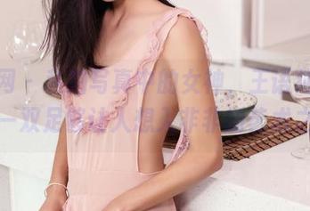 果团网 – 私拍写真中的女神，王语纯的美足，一双足够让人想入非非的艺术之作。