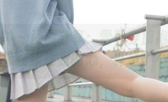 梦丝女神 – 资源分享：雪馨穿旗袍的每一瞥都像在撩拨我的心，真是了不起！