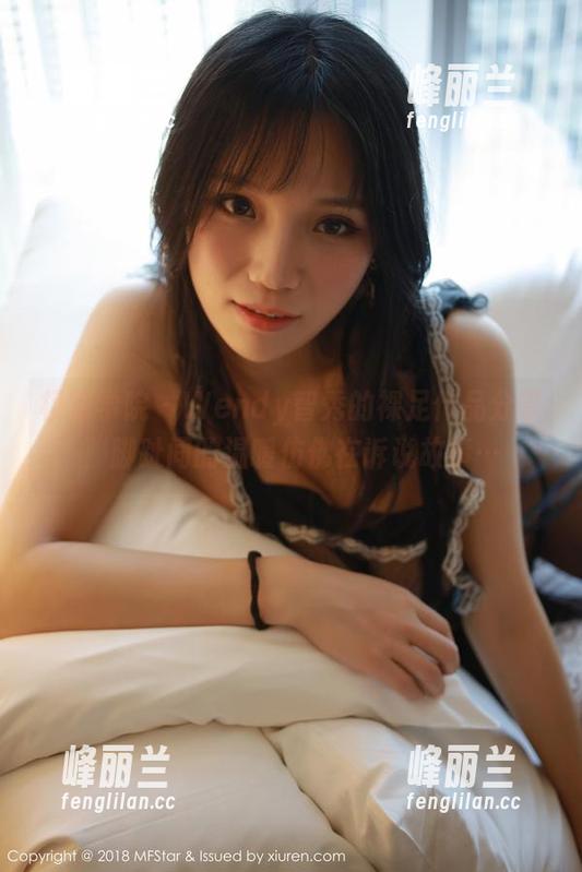 模范学院-Wendy智秀 模范学院 - Wendy智秀的裸足作品分享,脚趾间的温暖仿佛在诉说故事…