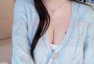 短裙显露的她，你敢不下载樱井小莜的图集？