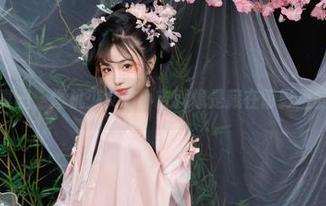 黑白写真里，爆机少女喵小吉就像是藏在阴影里的光芒？