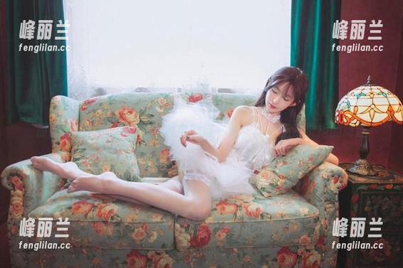 原图已出，王羽杉在制服中的每一刻，真的无法抗拒的精选