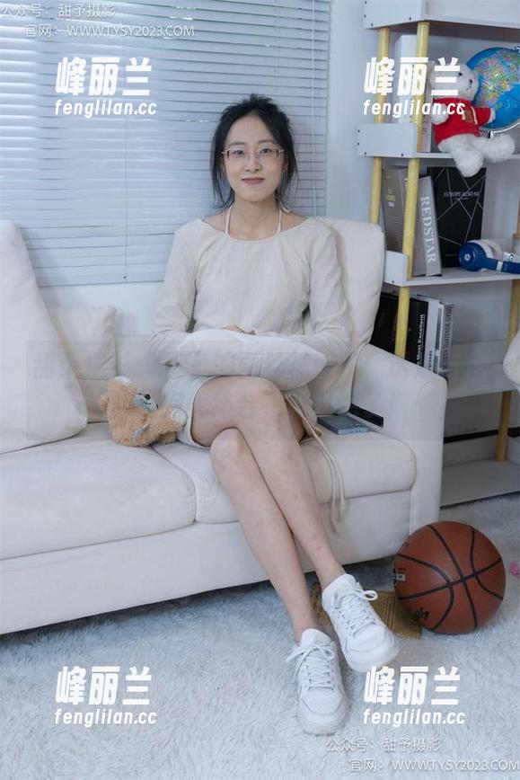 甜予摄影 - 鱼鱼的蕾丝袜图片：诱惑与优雅的完美结合，真是绝了！