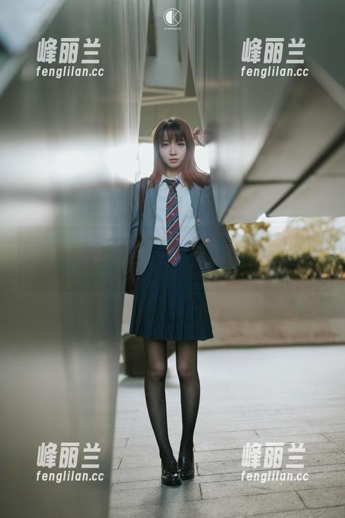 从白丝蕾丝梦中醒来，祖木子的写真资源依旧在线。