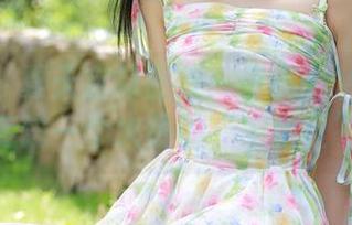 秀人网 – 夏天定制图集：伊小七MoMo带你走进一个火热的“安全区”！