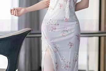 秀人网 – 奈奈子泳衣合集：泳池边的幽默时刻，一个比一个滑稽！
