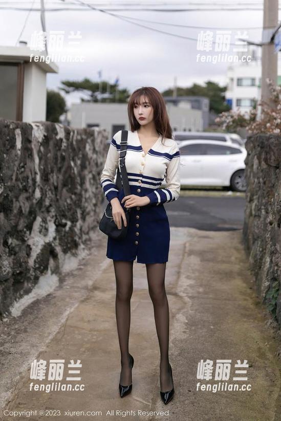 秀人网 - 高跟鞋的魅力，姚若兮vay的写真集：想蹭穿她的鞋子有什么不对呢？