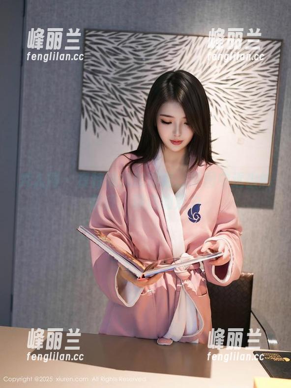秀人网-模特悦悦 秀人网 - 模特悦悦的眼镜:原图中透出的俏皮,精选的活力