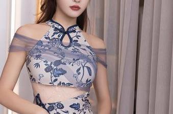 秀人网 – 江露露在图库里秀连衣裙，高清得让人一秒入迷！