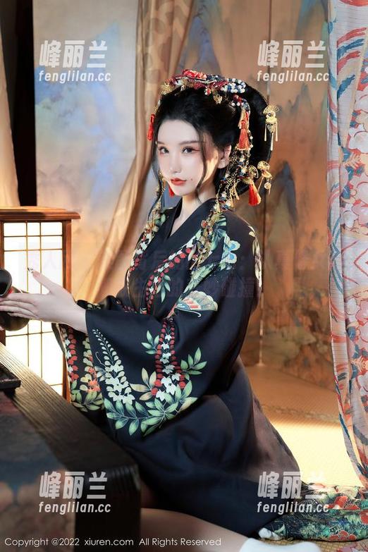 秀人网 - 美图背后的甜七七：认真修女与懒散生活的奇妙碰撞！