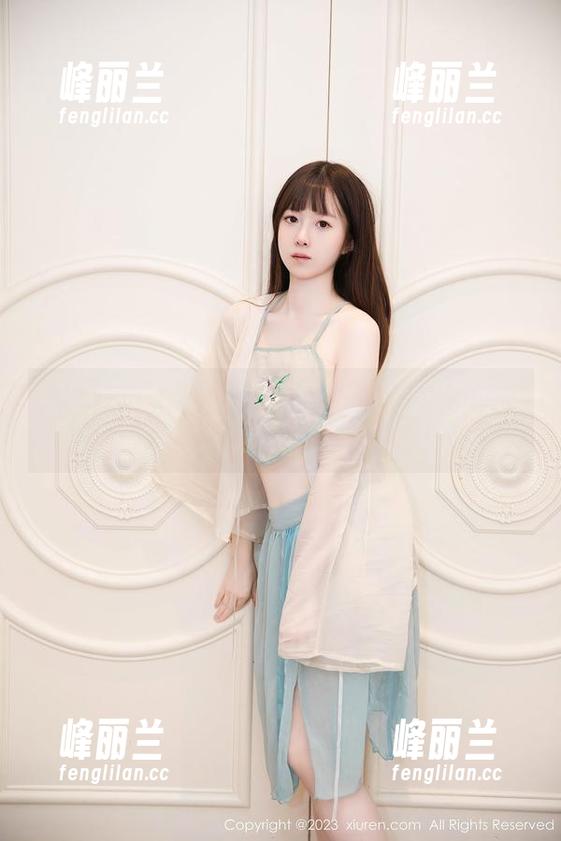 秀人网 - 在线图集：看糯美子Mini如何把夏日演绎成一种无法抵抗的诱惑。