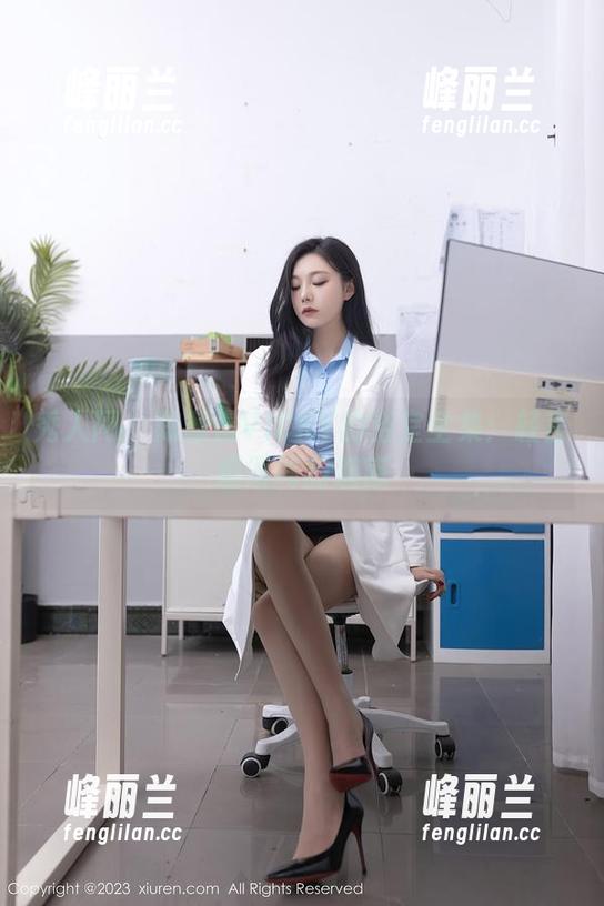 秀人网 - 陈雅漫VICKY的浴室全集：轻言细语间的魅惑